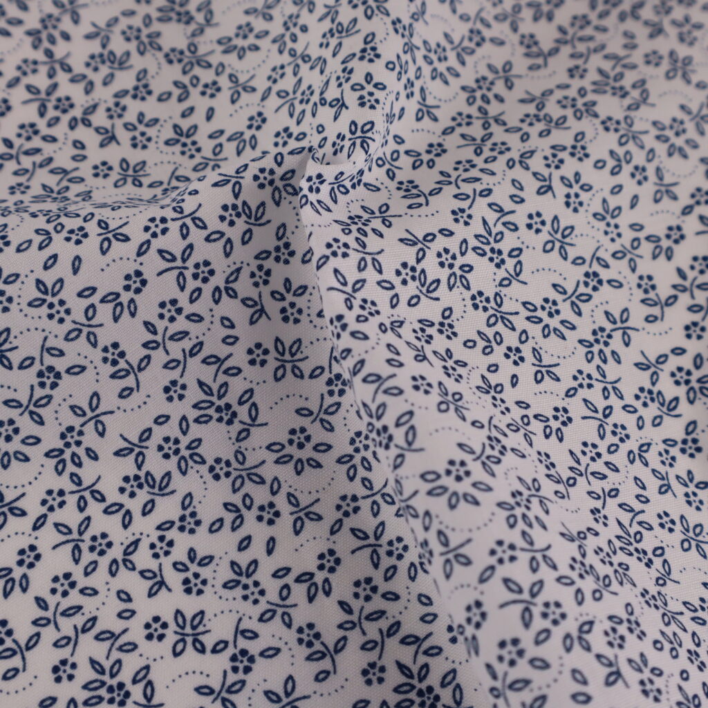 Polyester Cotton Print Paisley Ivory / Navy