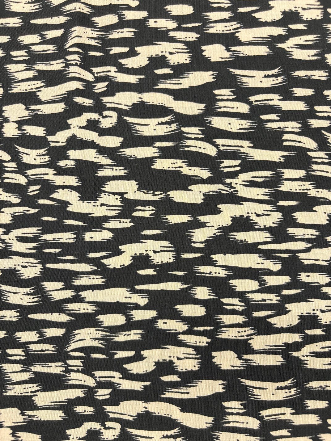 100% Viscose - Black/Fawn